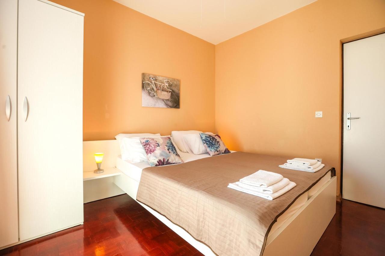 Apartments And Rooms Sinka Biograd Na Moru Eksteriør bilde